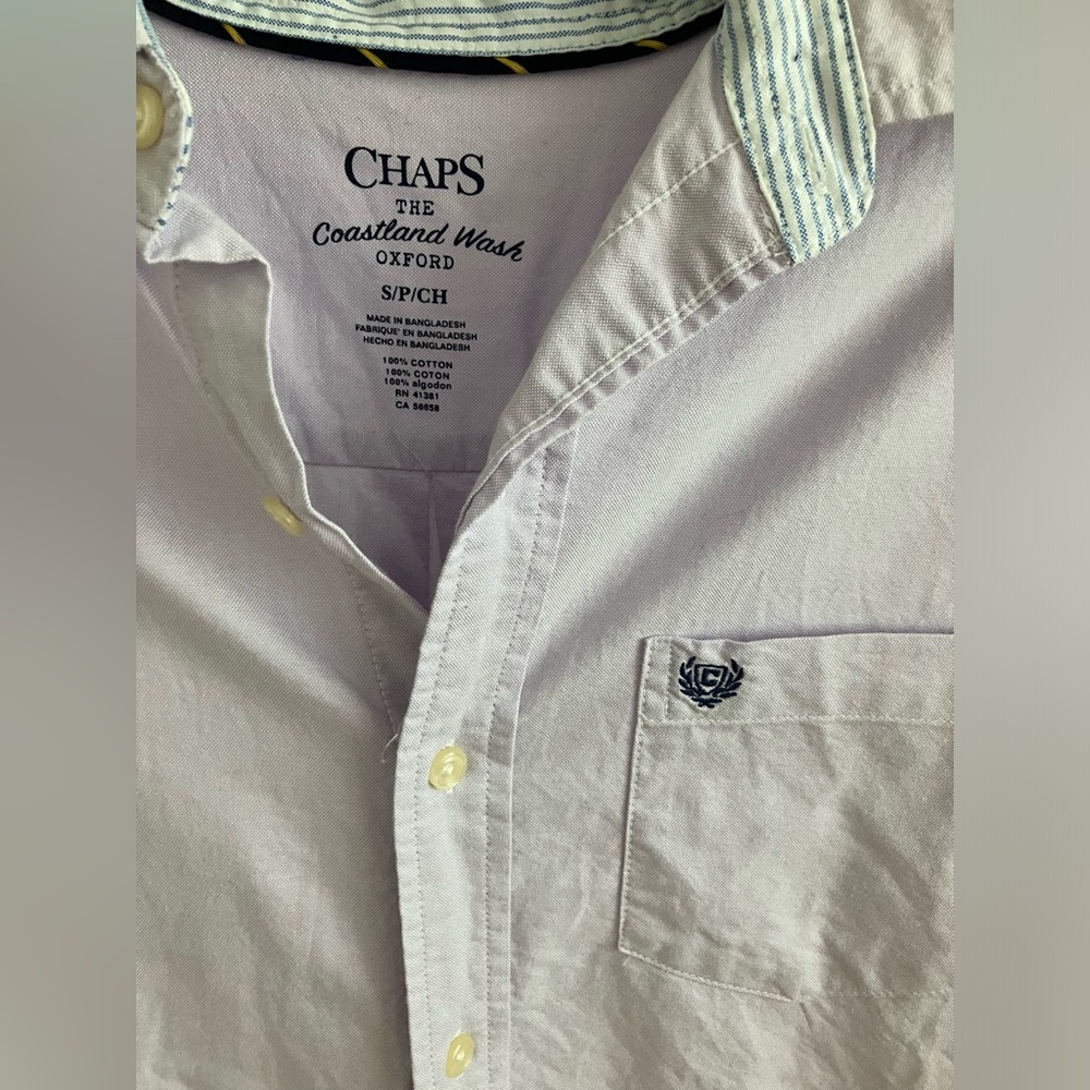 🌸 3/$15 Men’s buttoned down shirt - Picture 2 of 5